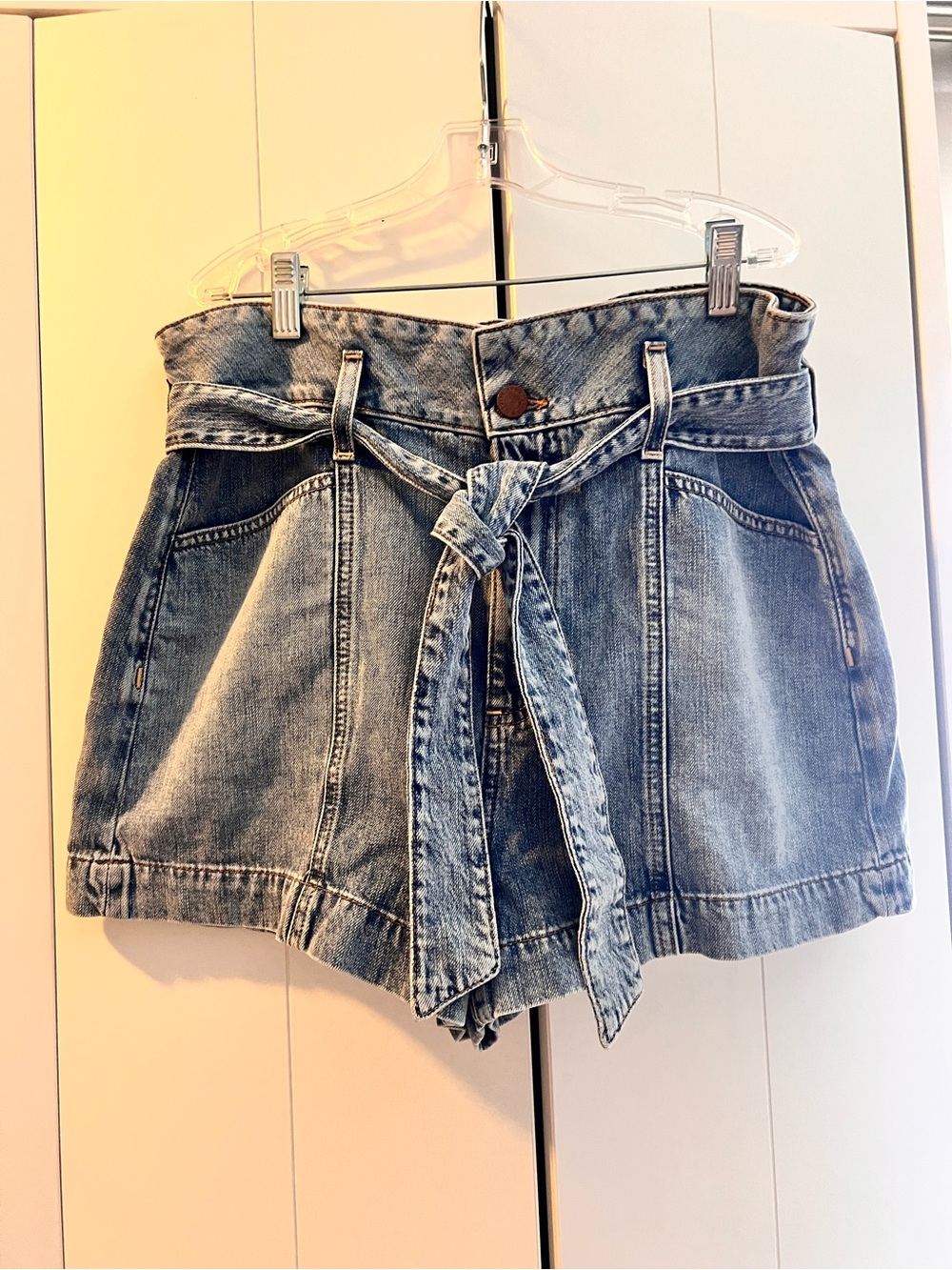 Alice & Olivia High-Rise Paperbag Denim Shorts with Tie Belt, sz 32
